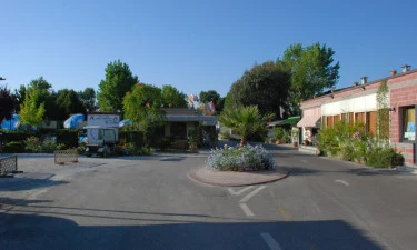 Village Torre Pendente
