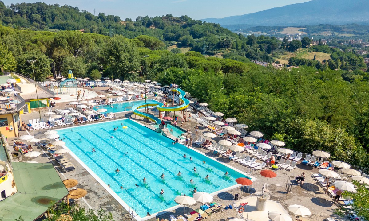 Camping hu Norcenni Girasole village afbeelding
